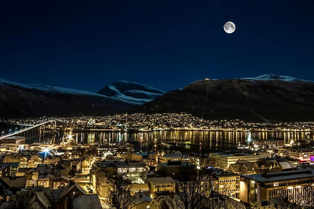 In The Heart Of The Aurora Borealis - Tromso City Esterno foto